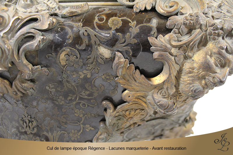 02-Cul de lampe époque Régence - Lacunes marqueterie - Avant restauration