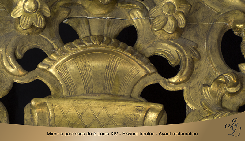 05-Miroir à parcloses doré Louis XIV - Fissure fronton - Avant restauration