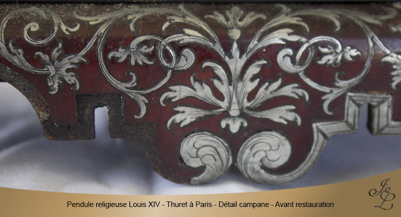06-Pendule religieuse Louis XIV - Thuret à Paris - Détail campane - Avant restauration
