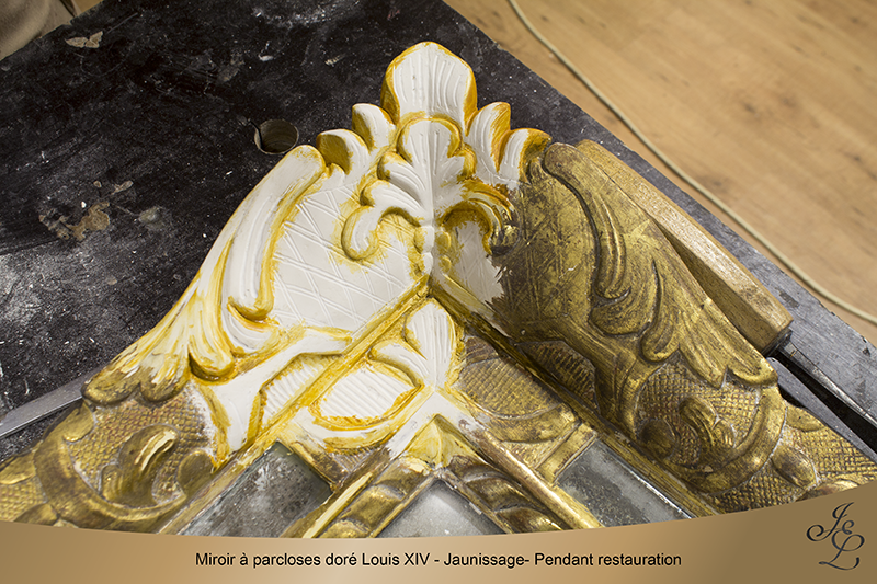 10-Miroir à parcloses doré Louis XIV - Jaunissage- Pendant restauration