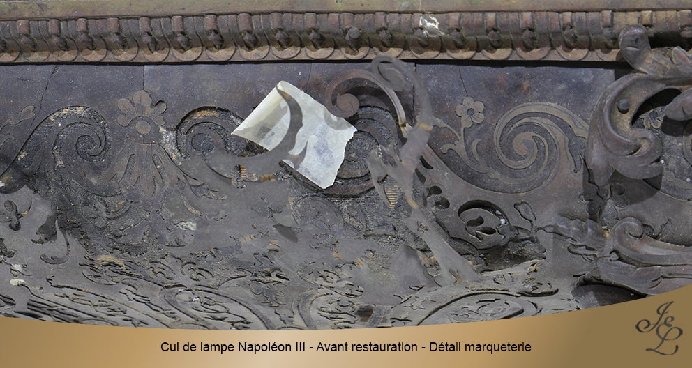 Cul de lampe Napoléon III - Avant restauration - Détail marqueterie