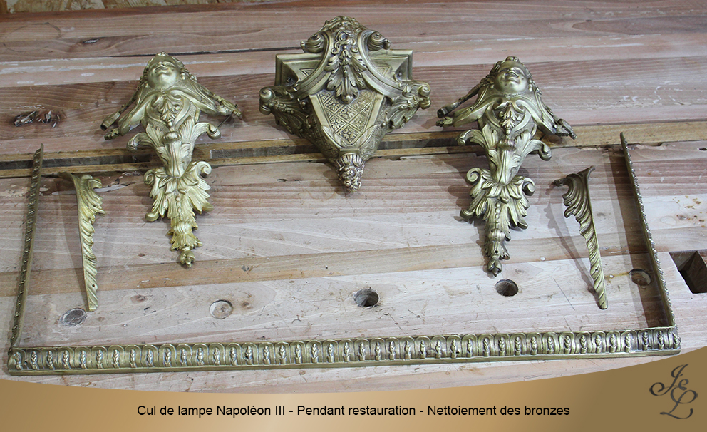 Cul de lampe Napoléon III - Pendant restauration - Nettoiement des bronzes
