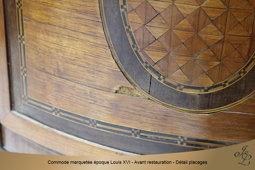 Commode marquetée époque Louis XVI - Avant restauration - Détail placages